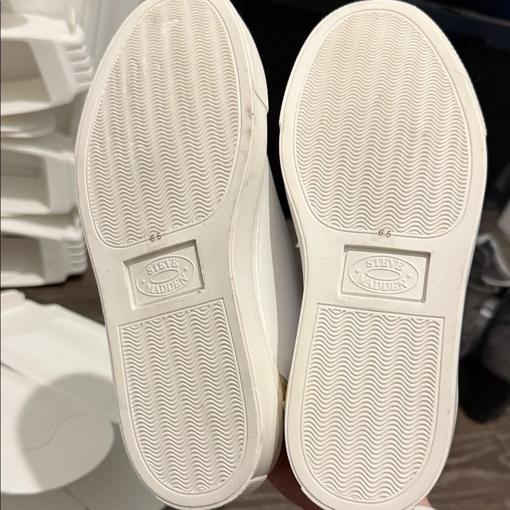 Steve Madden White and Gold Sneakers - Picture 5 of 6